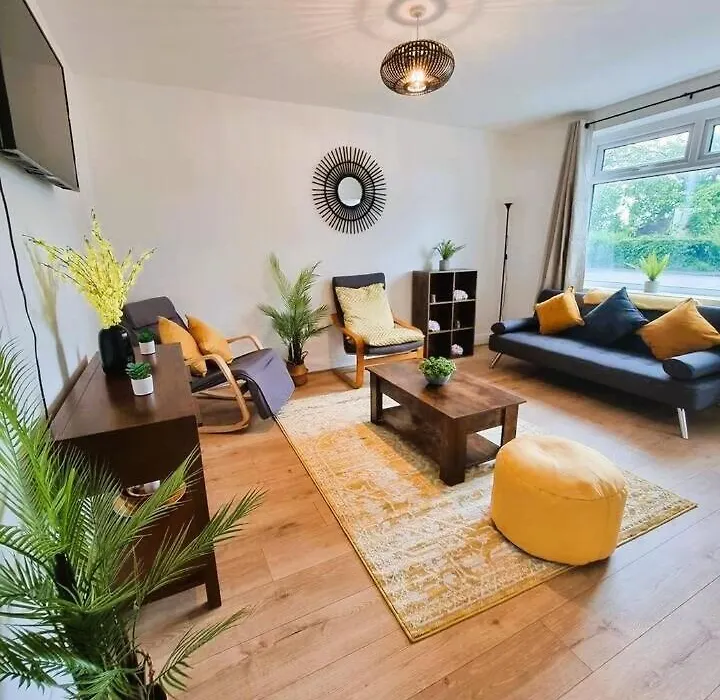 3Br House-Apartment-Free Parking-Manchester Airport-1