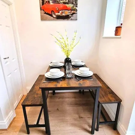 3Br House-Apartment-Free Parking-Manchester Airport-2